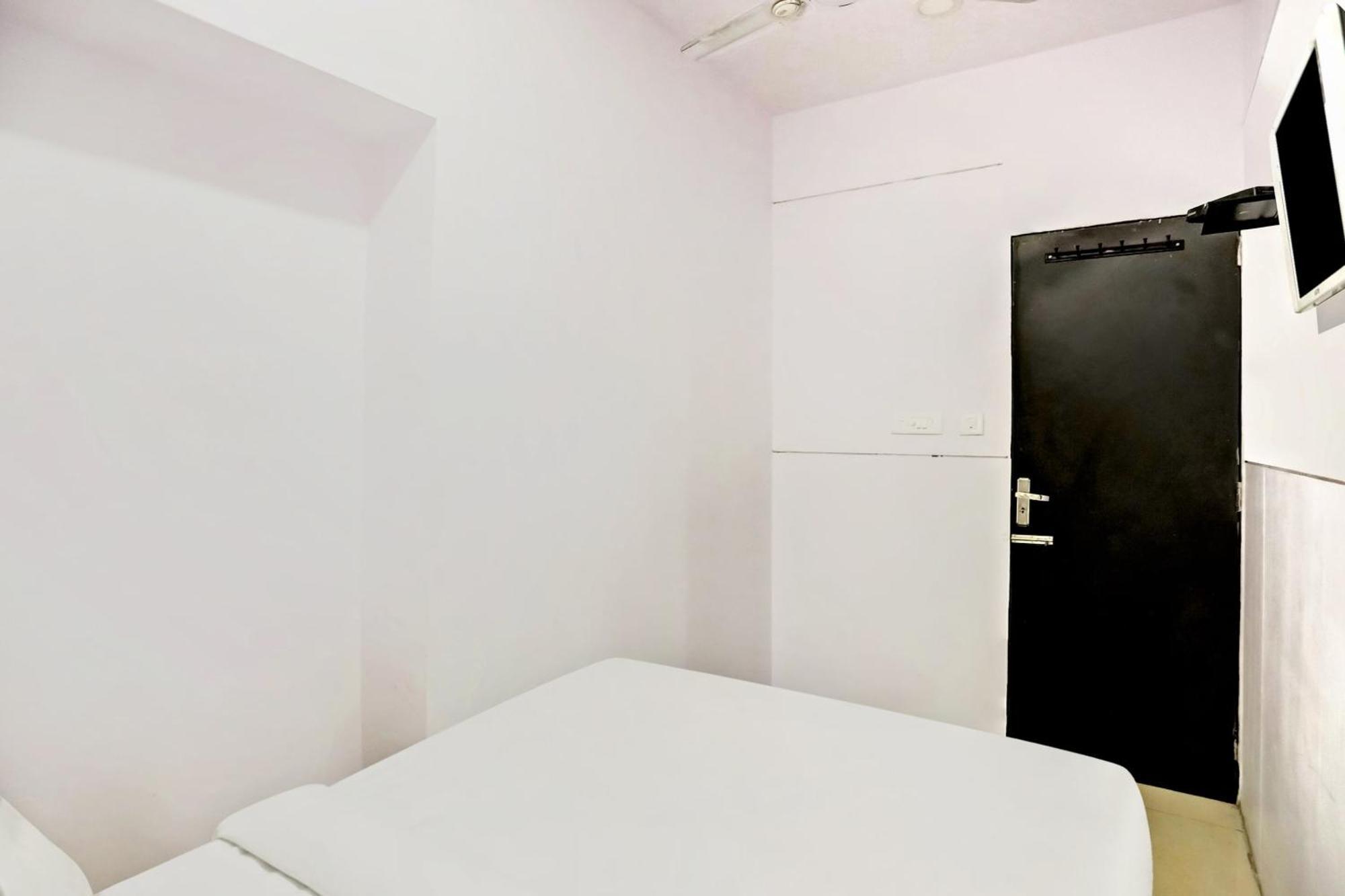 Hotel O North Campus New Delhi Buitenkant foto