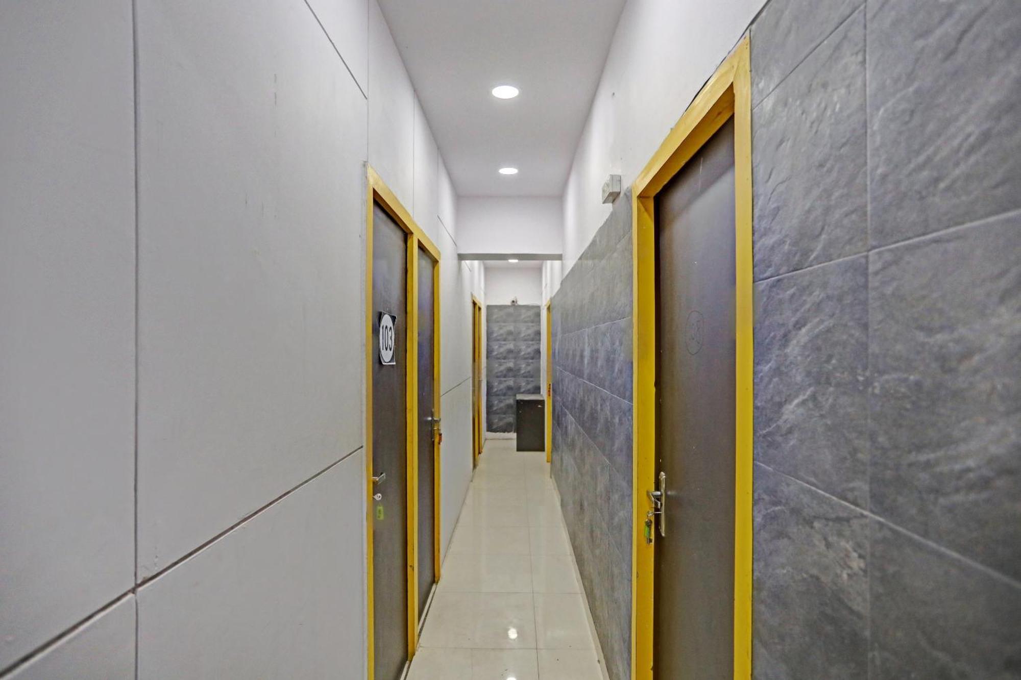 Hotel O North Campus New Delhi Buitenkant foto