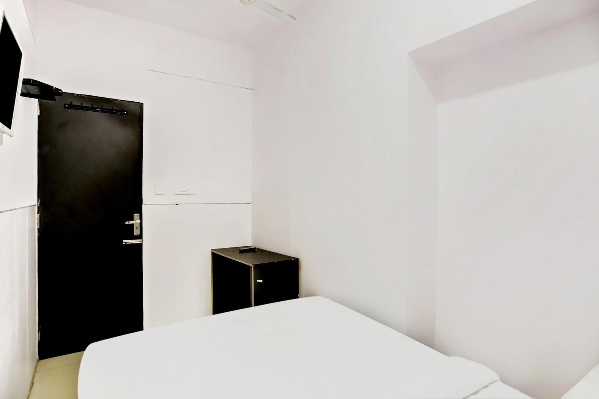 Hotel O North Campus New Delhi Buitenkant foto