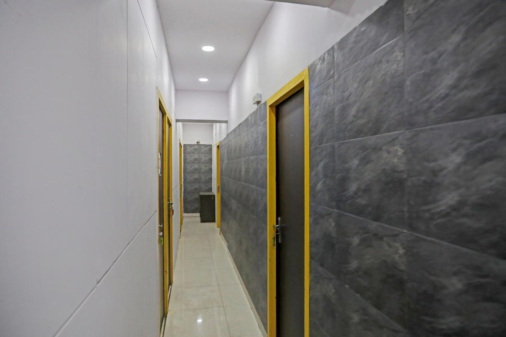 Hotel O North Campus New Delhi Buitenkant foto