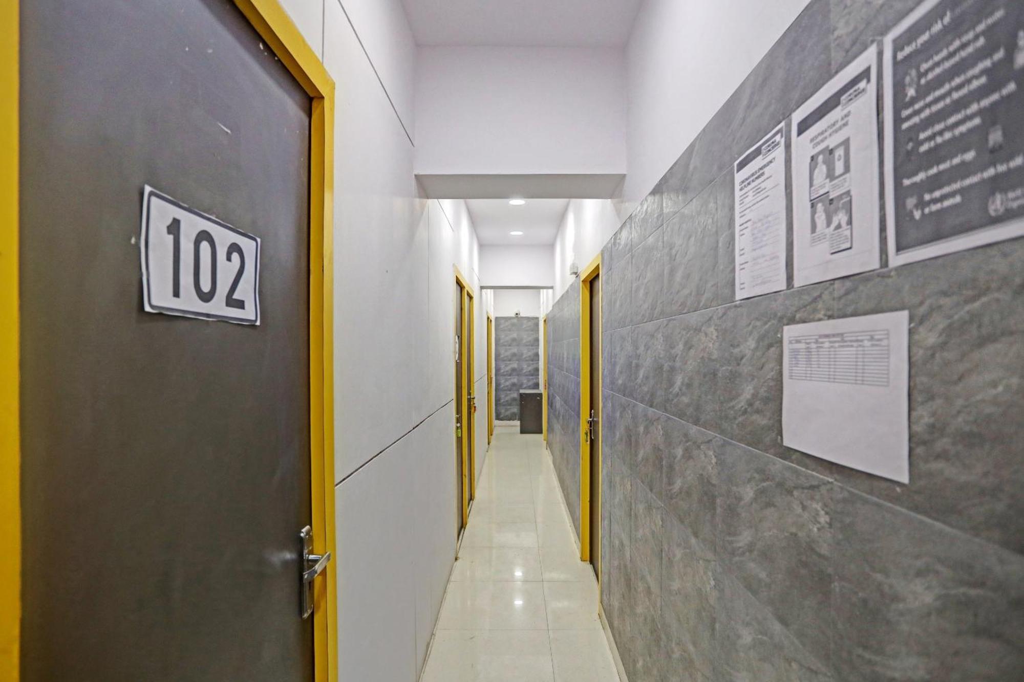 Hotel O North Campus New Delhi Buitenkant foto